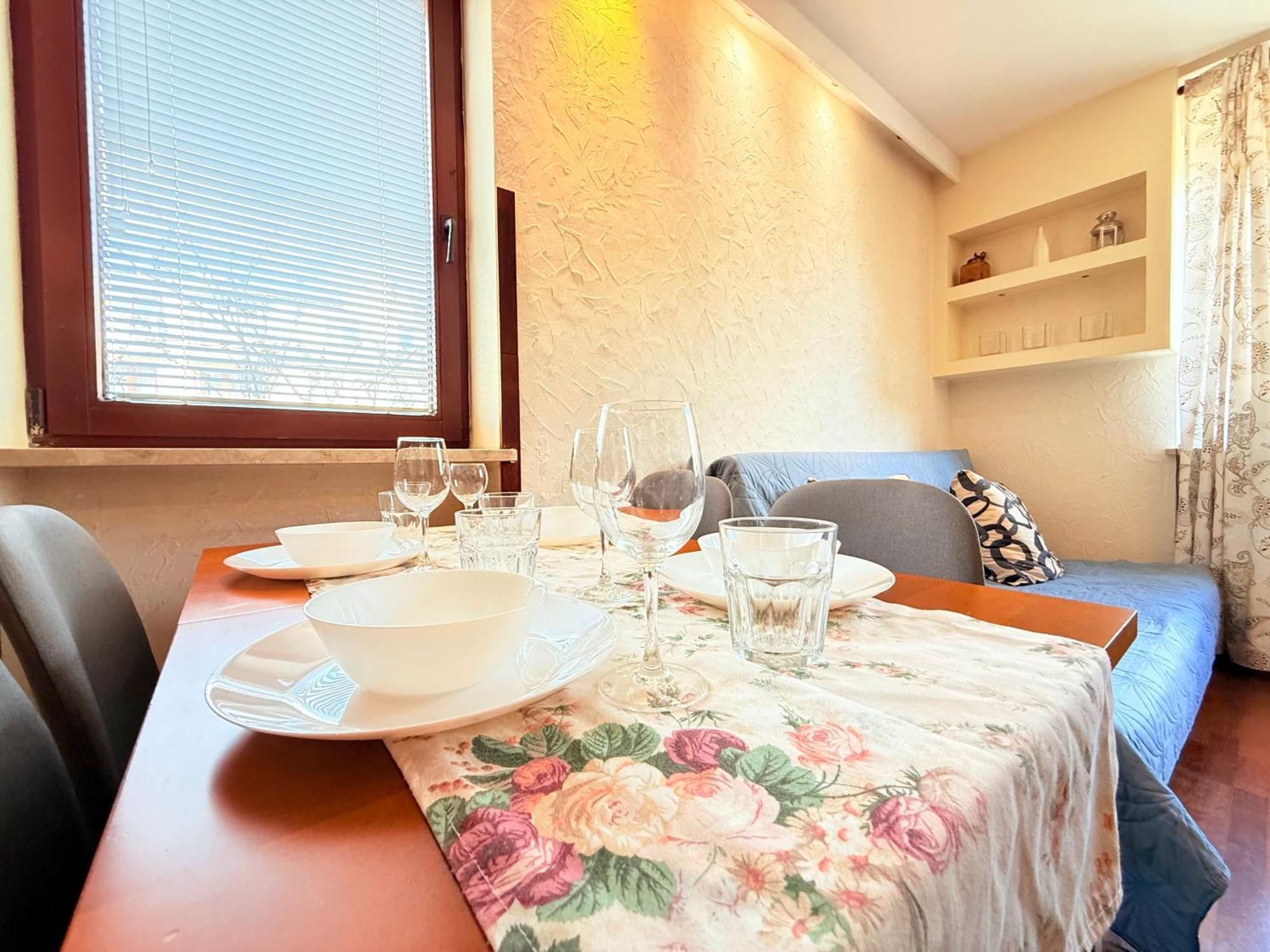 Apartment Superior Wlodarzewska, 2 Rooms, 1 Bedroom, Parking! 24h Reception! Warschau
